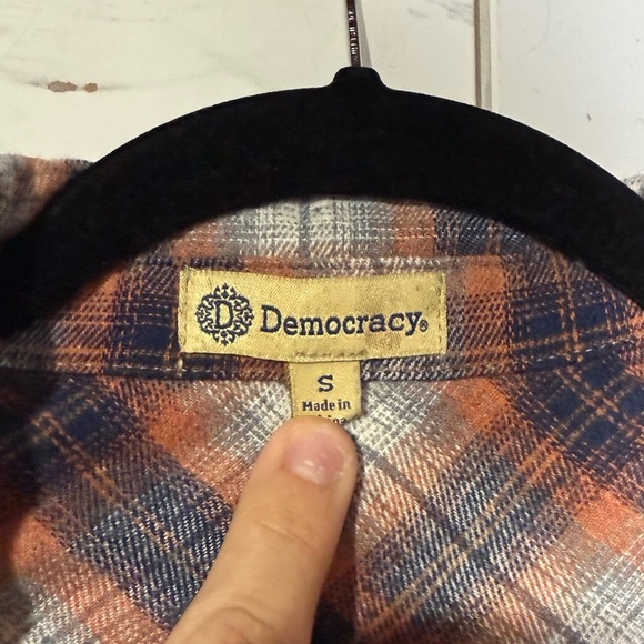 Democracy Plaid Button Up Flannel Shirt Orange Raw Hem Size Small Pockets - Picture 6 of 8